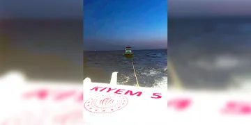 Arızalanan tekneyi KIYEM ekipleri kurtardı