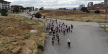 Dijital bağımlılığa karşı pedal çevirdiler