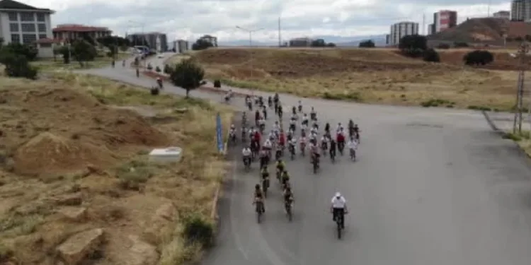 Dijital bağımlılığa karşı pedal çevirdiler