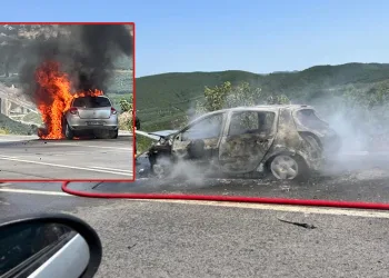 Seyir halindeki otomobil alev topuna döndü