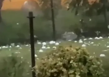 Elma büyüklüğündeki dolu yağışı