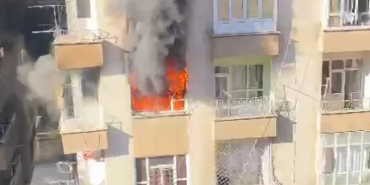 Apartman dairesinde korkutan yangın