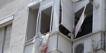 Doğalgaz borusu patladı, baba ile oğlu yaralandı