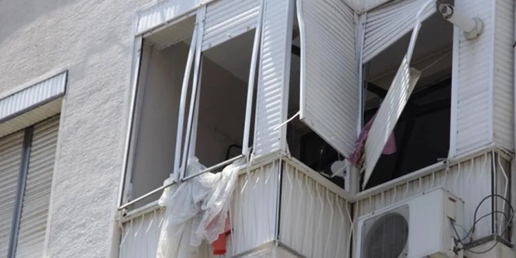 Doğalgaz borusu patladı, baba ile oğlu yaralandı