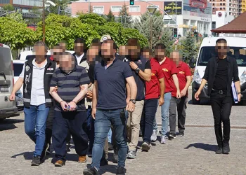 Milyonluk vurgun sonrası metruk binada saklandılar