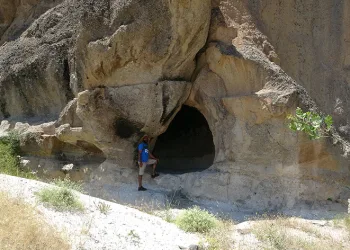 2 bin yıllık kaya mezarları keşfedilmeyi bekliyor
