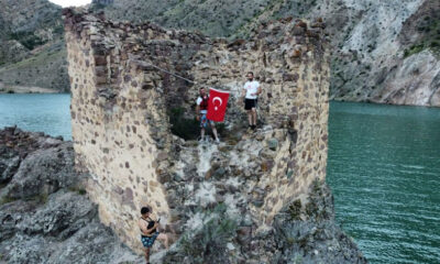 15 Temmuz anısına kaleye Türk bayrağı asıldı