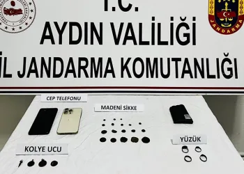 Tarihi eserleri satmak isteyince yakalandı