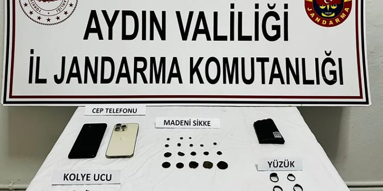 Tarihi eserleri satmak isteyince yakalandı