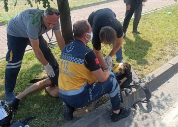 Bursa’da ağaca çarpan motosiklet 150 metre savruldu
