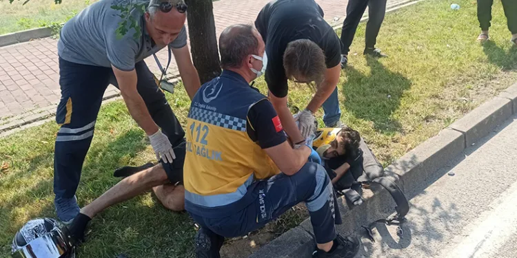 Bursa’da ağaca çarpan motosiklet 150 metre savruldu