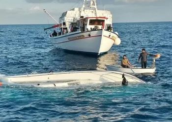 Tunus açıklarında tekne battı