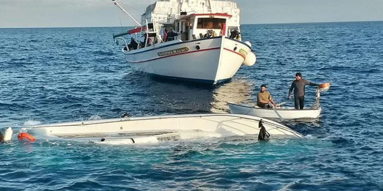 Tunus açıklarında tekne battı