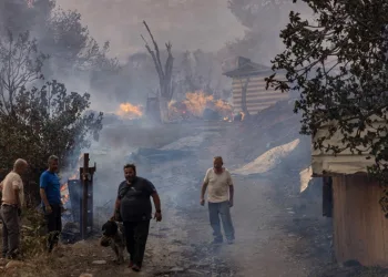 Yunanistan 3 gündür alev alev yanıyor