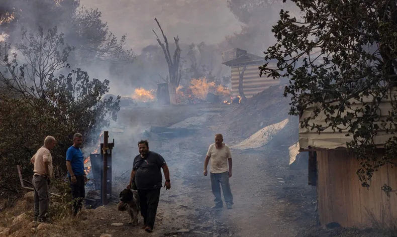 Yunanistan 3 gündür alev alev yanıyor