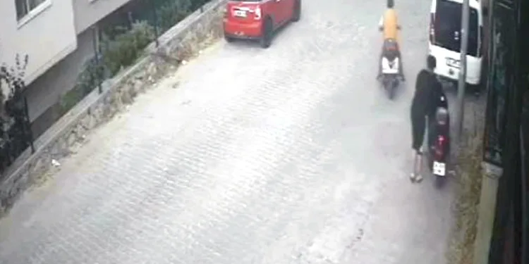 Bursa’da motosiklet hırsızları kamerada