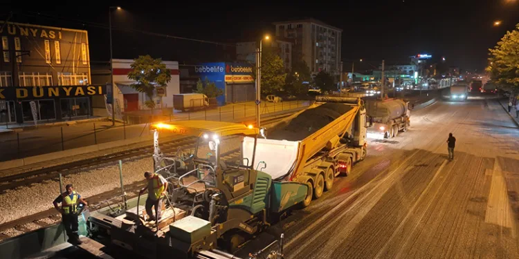 Büyükşehir’den Ankara yolunda gece mesaisi