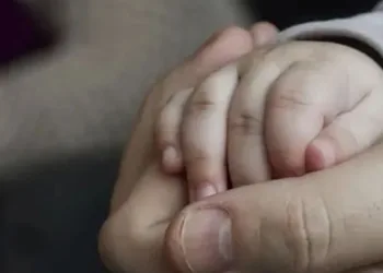 Misafir bebeği kaçırdı