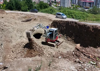 İnşaat kazısında mezar odası bulundu