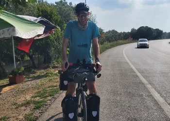 Kanadalı bankacı bisikletiyle İznik’e geldi