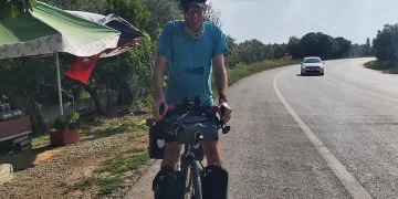 Kanadalı bankacı bisikletiyle İznik’e geldi