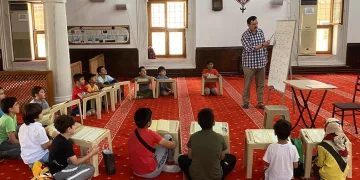 Çocuklar camileri doldurdu