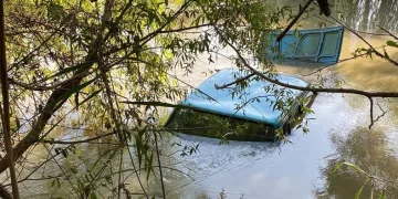 Otomobil Menderes Nehri’ne düştü