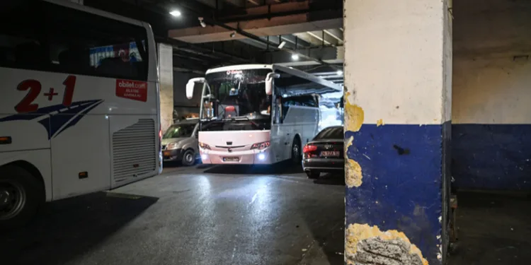 İstanbul Otogarı’nın kolonları çürüyor