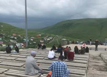 Festivalde Ata’nın silüetine bulut engeli