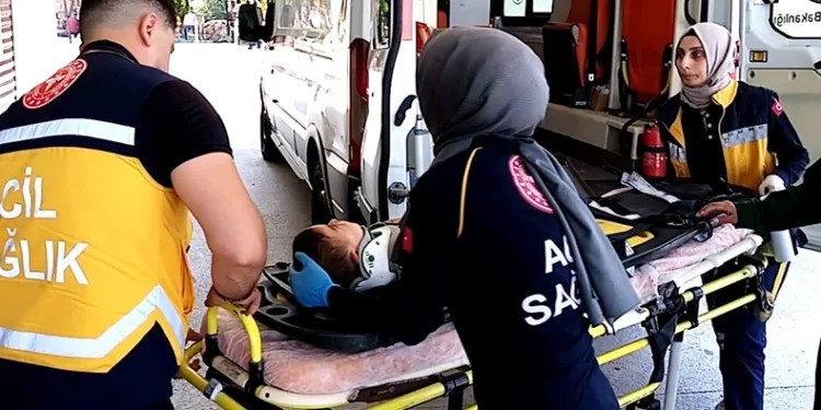 Bursa’da balkondan düşen bebek yaralandı