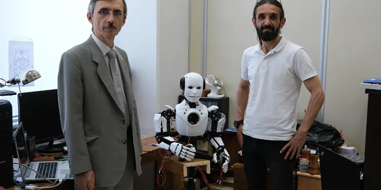 Bursa’nın insansı bionik robotu ses getirecek