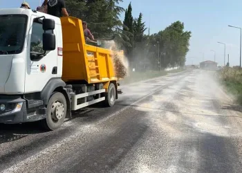 Mucur asfalt sıcaktan eridi
