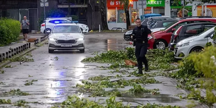 Balkanlar’da şiddetli fırtına can aldı