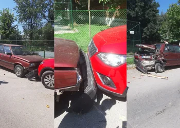 Yolcu minibüsü park halindeki otomobile çarptı