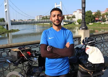 Üniversite öğrencisi bisikletiyle Karadeniz’i turluyor