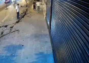 İş yerinin tabelasını söküp çaldılar