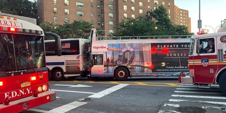 New York’ta tur otobüsü kazası