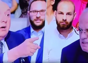 Bakan ve gazeteci arasında kavga
