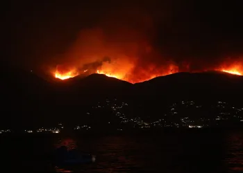 Korfu Adası’nda binlerce kişi tahliye edildi