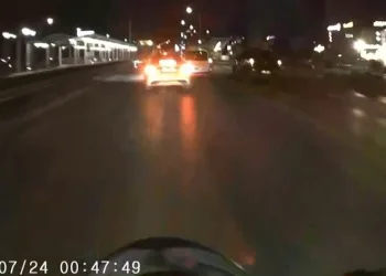 Bursa’da makas atan araç facianın eşiğinden döndü