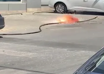 Sıcaktan elektrik kabloları yandı