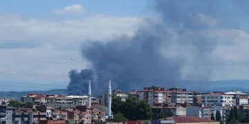Hurda lastik deposunda yangın