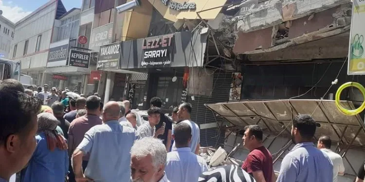 Osmaniye’de 4 katlı bina çöktü