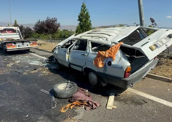 Takla atan araç kağıt gibi oldu