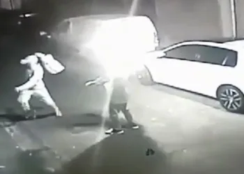 Kuaföre molotoflu saldırı kamerada