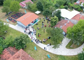 Eski köy okulu konuk evi oldu