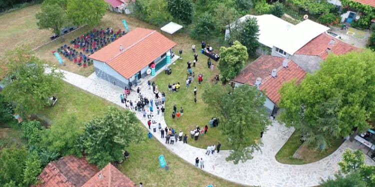 Eski köy okulu konuk evi oldu