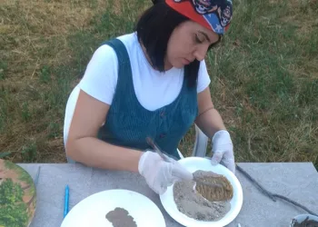 Toprakları birleştirerek resim yapan ilk kişi