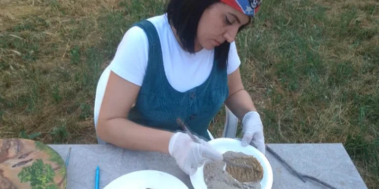 Toprakları birleştirerek resim yapan ilk kişi