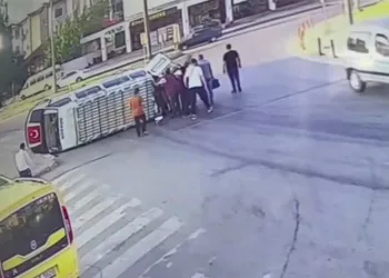 Tarım işçilerini taşıyan minibüs devrildi